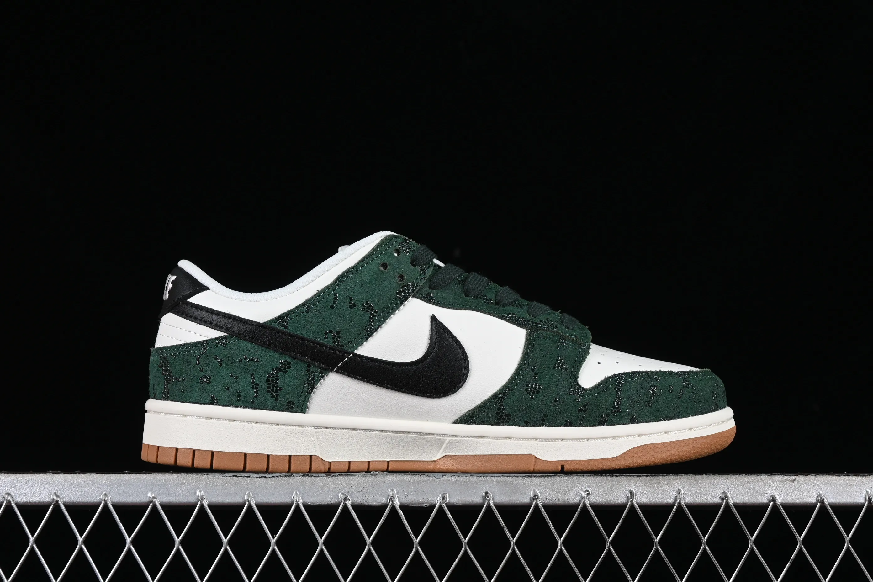 All categories Nk SB Dunk series Nk SB Dunk Low low-top sneakers Nk Dunk Low "Green Snake" white-green snake pattern SB low-top casual sports skateboard shoes FQ8893-397